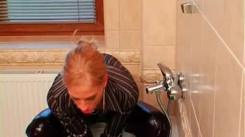 She Loves To Get Messy Any Way She Can Screencap 30 on sinx.preview.netperv.com