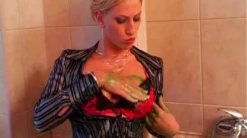 She Loves To Get Messy Any Way She Can Screencap 40 on sinx.preview.netperv.com