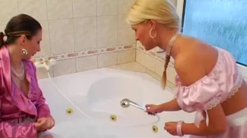 Rubbin' In The Tub Screencap 15 on sinx.preview.netperv.com