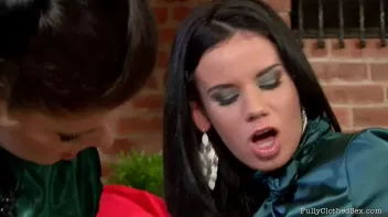 Babes In The Market For A Pearl Necklace Screencap 89 on sinx.preview.netperv.com