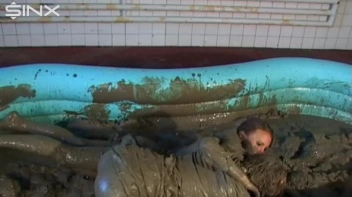 Catfighting Babes Mud Wrestle To Settle! Screencap 14 on sinx.preview.netperv.com