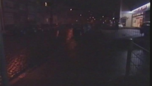 Latest deal - Das junge Mädchen besorgt es sich mit Dildo