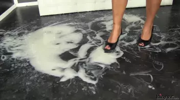 Blinded By Blankets Of White Screencap 5 on sinx.preview.netperv.com