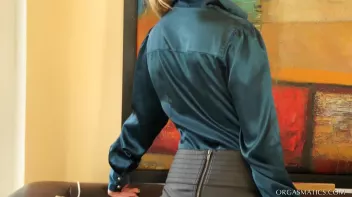 High Society Bitch Vibro-Fucks Her Frustration Out Screencap 2 on sinx.preview.netperv.com