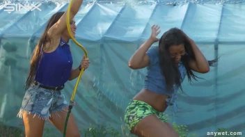 Best Friends Water Fight When Gardening Screencap 19 on sinx.preview.netperv.com