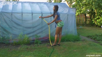 Best Friends Water Fight When Gardening Screencap 42 on sinx.preview.netperv.com