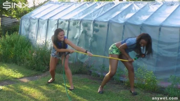 Best Friends Water Fight When Gardening Screencap 15 on sinx.preview.netperv.com