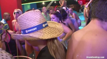 Bikini Beach Balls Part 6 - Cam 1 Screencap 31 on sinx.preview.netperv.com