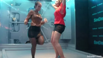 Sexy Shower Girls Screencap 34 on sinx.preview.netperv.com