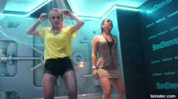 Sexy Shower Girls Screencap 48 on sinx.preview.netperv.com