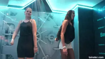 Sexy Shower Girls Screencap 65 on sinx.preview.netperv.com