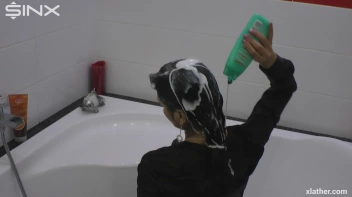 Showering Seductress Screencap 17 on sinx.preview.netperv.com