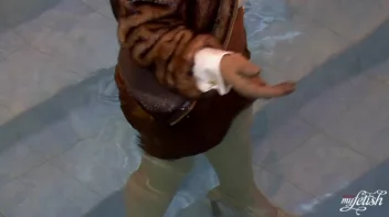 Underwater Suck and Fuck Screencap 18 on sinx.preview.netperv.com