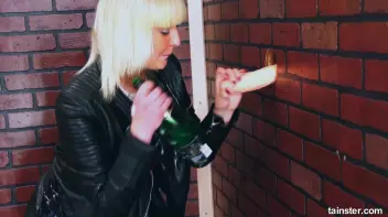 Dressed in leather and covered in cum Screencap 28 on sinx.preview.netperv.com