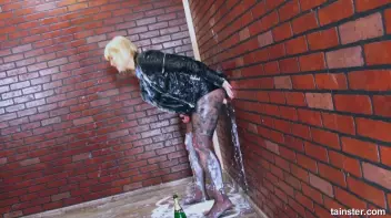 Dressed in leather and covered in cum Screencap 80 on sinx.preview.netperv.com