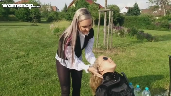 Shampoo Service In The Park Screencap 5 on sinx.preview.netperv.com