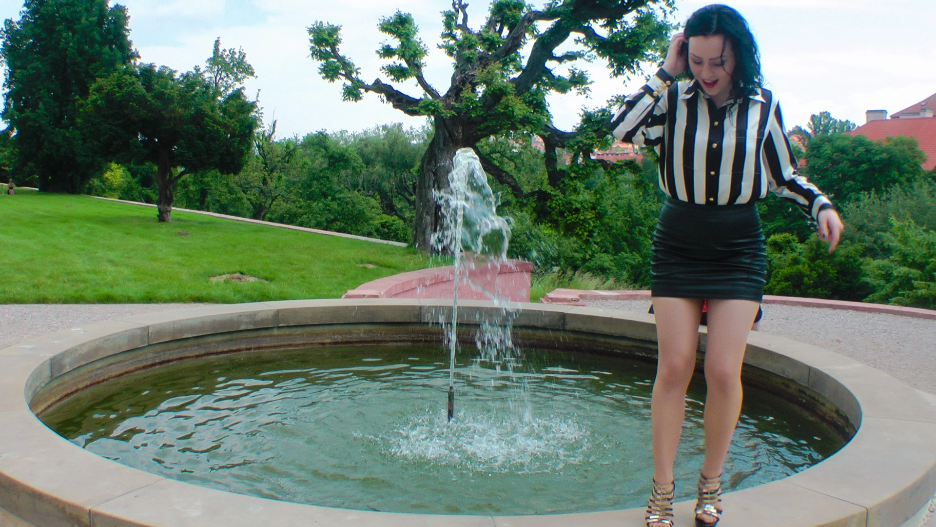 Hot Babe's Wet And Messy Outdoor Cool Down on sinx.preview.netperv.com
