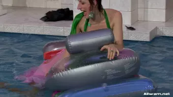 You Dropped My Purse In The Pool, Bitch! Screencap 72 on sinx.preview.netperv.com