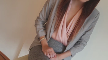 Horny secretary masturbates and pisses in a glass Screencap 1 on sinx.preview.netperv.com