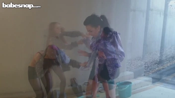 Overdressed And Stressed! Screencap 29 on sinx.preview.netperv.com