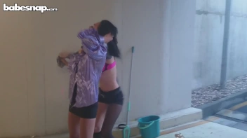 Overdressed And Stressed! Screencap 48 on sinx.preview.netperv.com