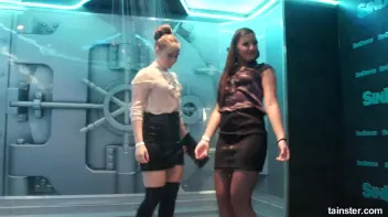 Wet amateur girls go berzerk Screencap 42 on sinx.preview.netperv.com