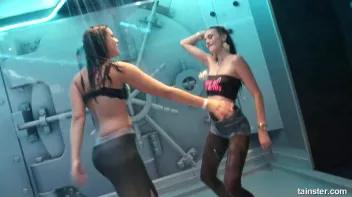 Wet amateur girls go berzerk Screencap 6 on sinx.preview.netperv.com