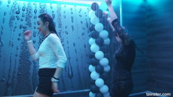 Wet And Working It!  Cuties Shake It Up! Screencap 19 on sinx.preview.netperv.com