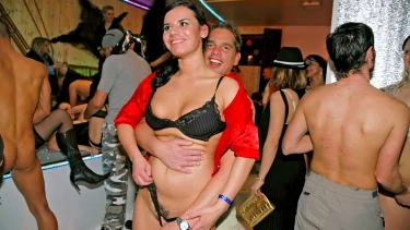 Latest deal - Winter WonderBang Part 5 - Cam 1