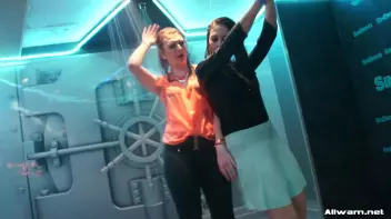 Wet 'n Wild Screencap 34 on sinx.preview.netperv.com