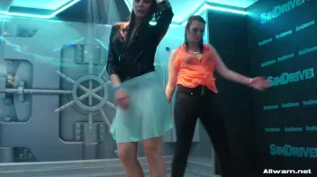 Wet 'n Wild Screencap 43 on sinx.preview.netperv.com