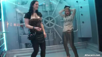 Wet 'n Wild Screencap 59 on sinx.preview.netperv.com