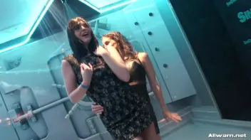 Wet 'n Wild Screencap 68 on sinx.preview.netperv.com