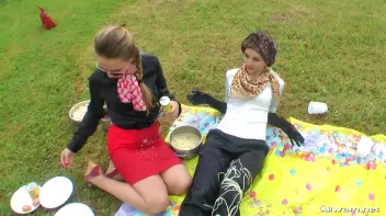 Messing Up A Perfectly Good Picnic Screencap 37 on sinx.preview.netperv.com