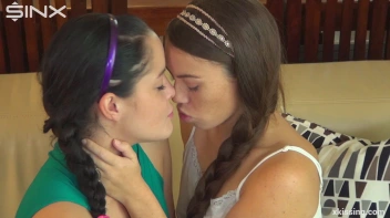 Kissing Babes Tongue Twister Screencap 16 on sinx.preview.netperv.com