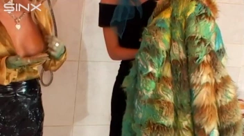 Wet and Messy Blondes Get Doused In Paint Screencap 1 on sinx.preview.netperv.com