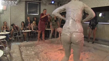 Muddy Wrestling: Bride Battle Screencap 75 on sinx.preview.netperv.com