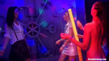 International Summer Lovin' Part 5 - Shower Cam Screencap 80 on sinx.preview.netperv.com