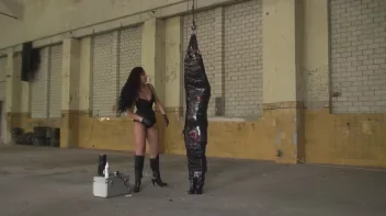 In Folie fixiert und die Nippelgefoltert mit Nadeln Screencap 26 on sinx.preview.netperv.com