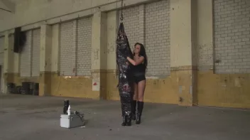 In Folie fixiert und die Nippelgefoltert mit Nadeln Screencap 35 on sinx.preview.netperv.com