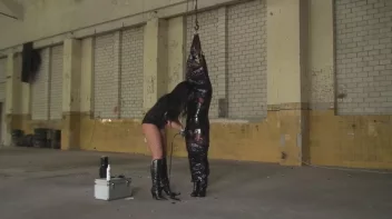 In Folie fixiert und die Nippelgefoltert mit Nadeln Screencap 39 on sinx.preview.netperv.com