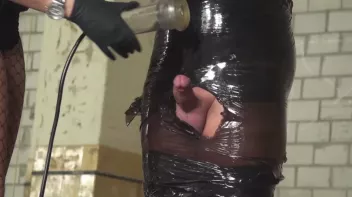 In Folie fixiert und die Nippelgefoltert mit Nadeln Screencap 42 on sinx.preview.netperv.com