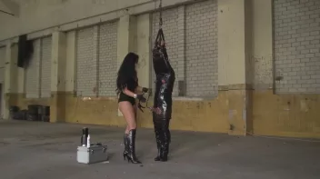 In Folie fixiert und die Nippelgefoltert mit Nadeln Screencap 43 on sinx.preview.netperv.com