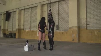 In Folie fixiert und die Nippelgefoltert mit Nadeln Screencap 45 on sinx.preview.netperv.com