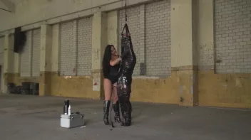 In Folie fixiert und die Nippelgefoltert mit Nadeln Screencap 48 on sinx.preview.netperv.com