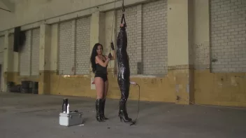 In Folie fixiert und die Nippelgefoltert mit Nadeln Screencap 52 on sinx.preview.netperv.com