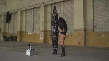 In Folie fixiert und die Nippelgefoltert mit Nadeln Screencap 55 on sinx.preview.netperv.com