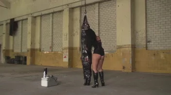 In Folie fixiert und die Nippelgefoltert mit Nadeln Screencap 9 on sinx.preview.netperv.com