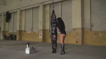 In Folie fixiert und die Nippelgefoltert mit Nadeln Screencap 11 on sinx.preview.netperv.com