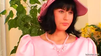 Wedding Cake Catfight Screencap 14 on sinx.preview.netperv.com